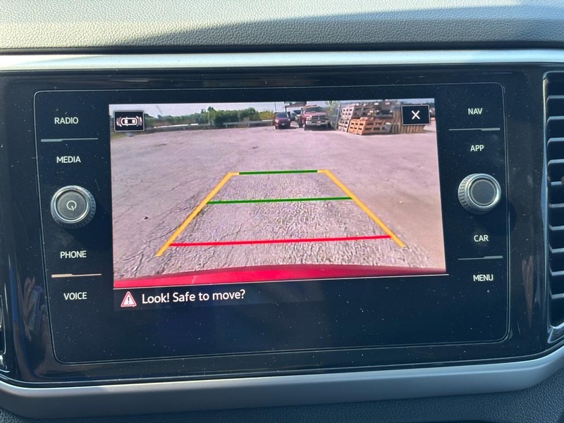 Volkswagen Atlas Vehicle Full-screen Gallery Image 24