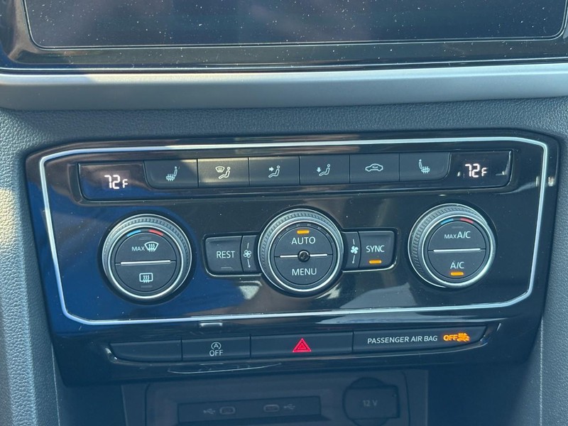 Volkswagen Atlas Vehicle Full-screen Gallery Image 25