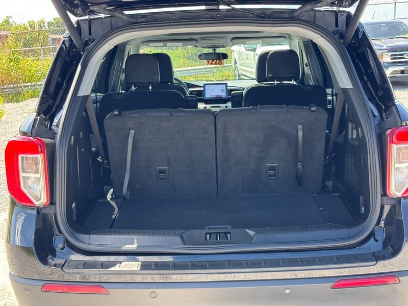 Ford Explorer Vehicle Image 11