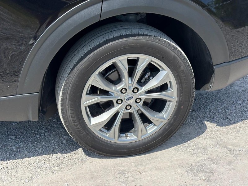 Ford Explorer Vehicle Image 12