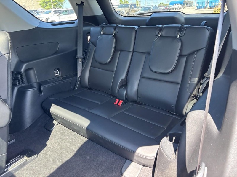 Ford Explorer Vehicle Image 13