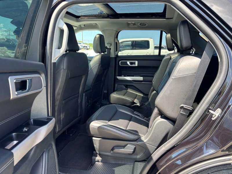 Ford Explorer Vehicle Image 14