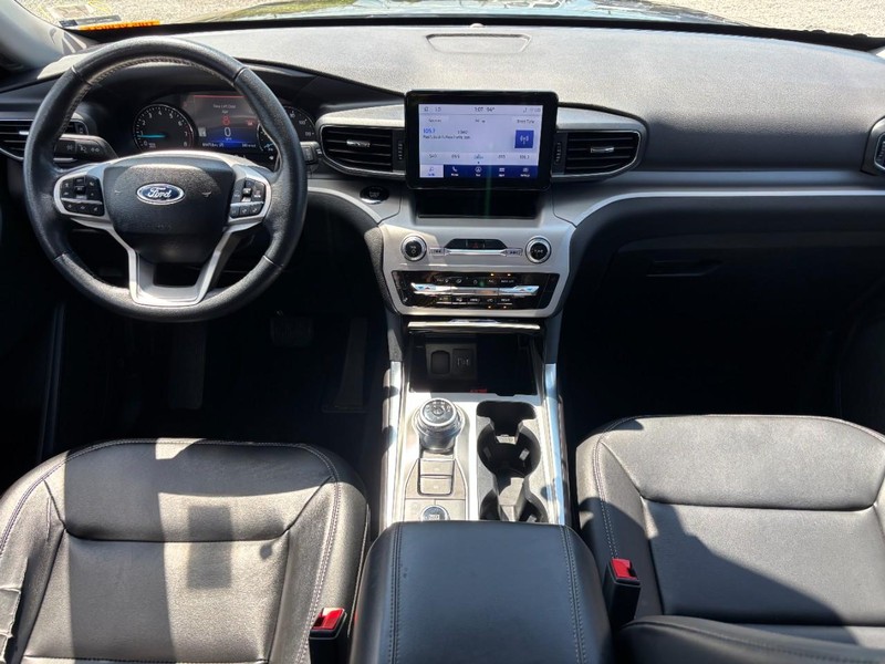 Ford Explorer Vehicle Image 16