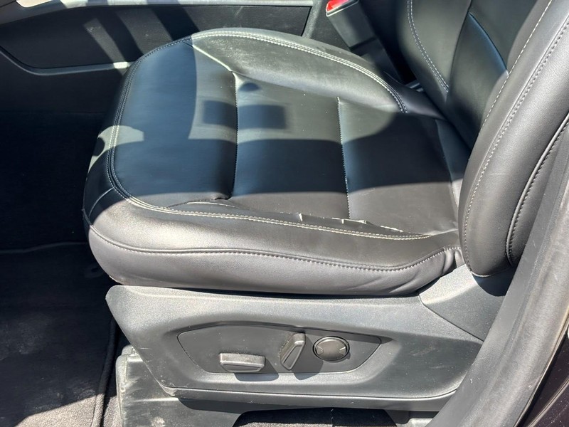 Ford Explorer Vehicle Image 18