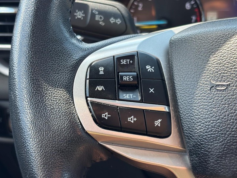 Ford Explorer Vehicle Image 20