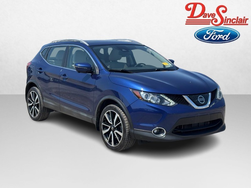 Nissan Rogue Sport Vehicle Full-screen Gallery Image 04