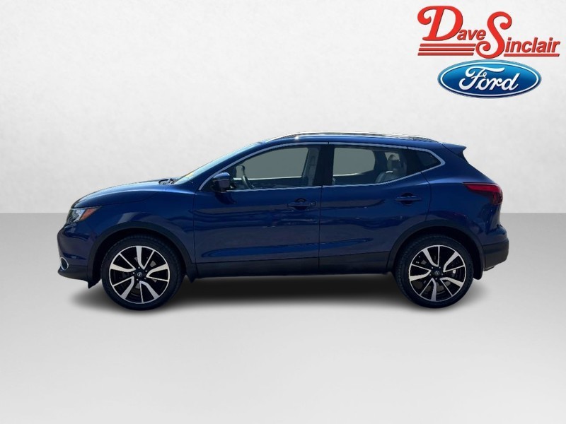Nissan Rogue Sport Vehicle Full-screen Gallery Image 10