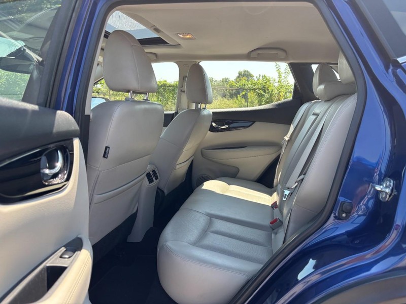 Nissan Rogue Sport Vehicle Full-screen Gallery Image 13