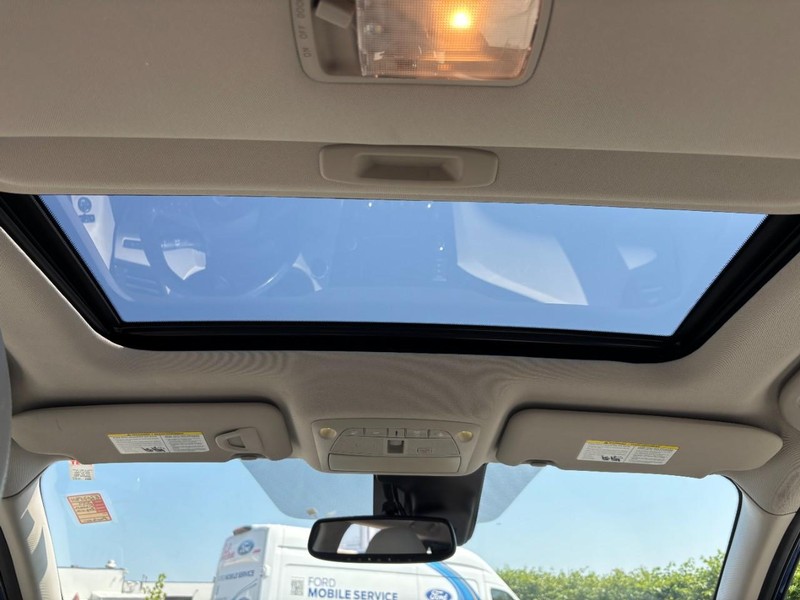 Nissan Rogue Sport Vehicle Full-screen Gallery Image 14