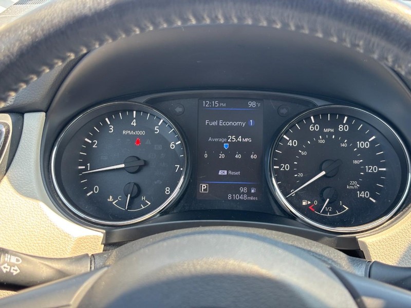 Nissan Rogue Sport Vehicle Full-screen Gallery Image 22