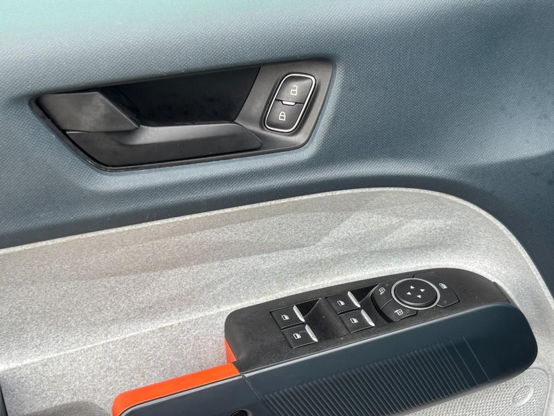 Ford Maverick Vehicle Image 18