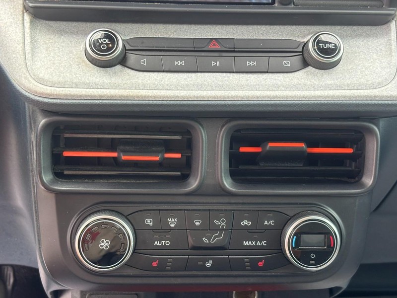 Ford Maverick Vehicle Image 24