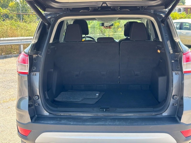 Ford Escape Vehicle Full-screen Gallery Image 11