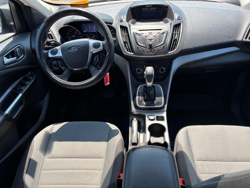 Ford Escape Vehicle Full-screen Gallery Image 15