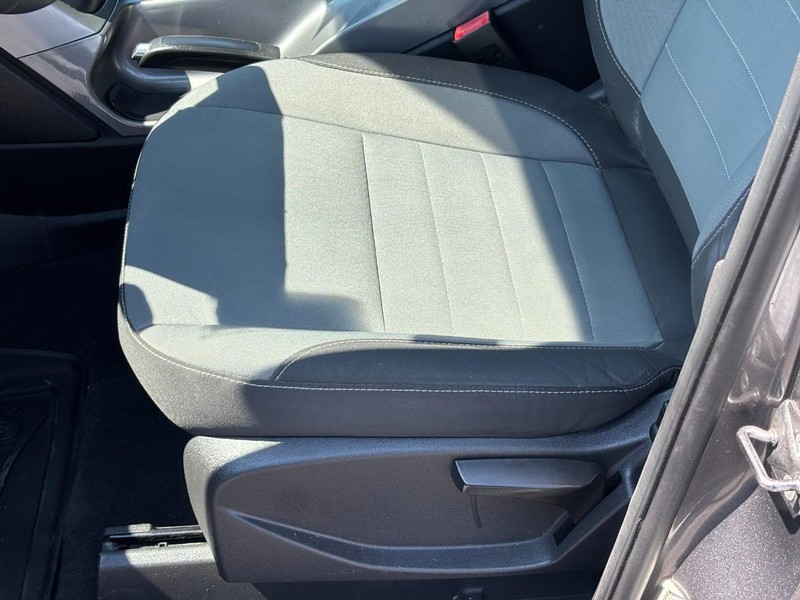 Ford Escape Vehicle Full-screen Gallery Image 17
