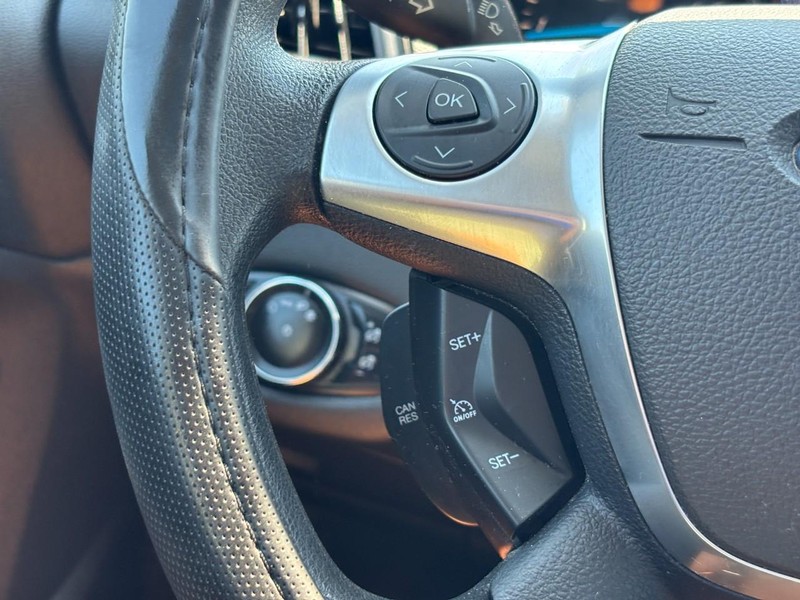 Ford Escape Vehicle Full-screen Gallery Image 19