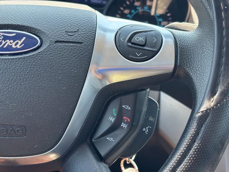 Ford Escape Vehicle Full-screen Gallery Image 20