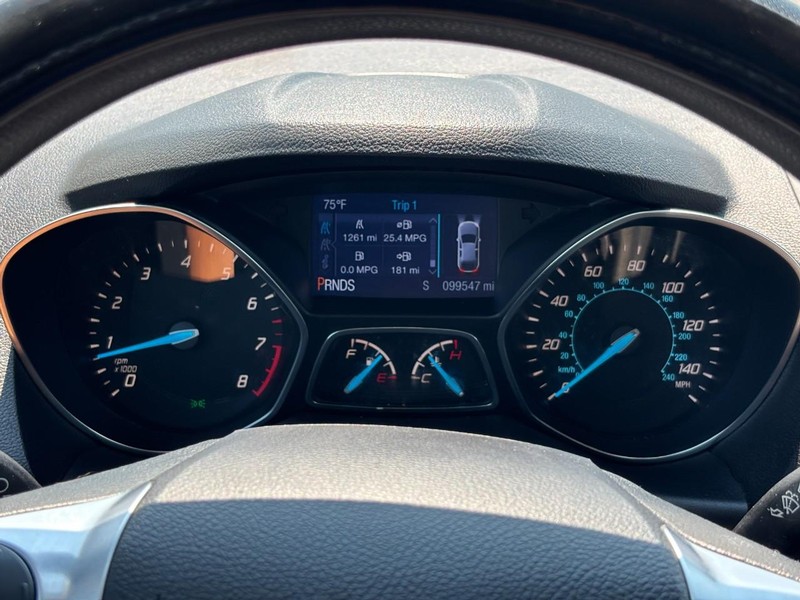 Ford Escape Vehicle Full-screen Gallery Image 21