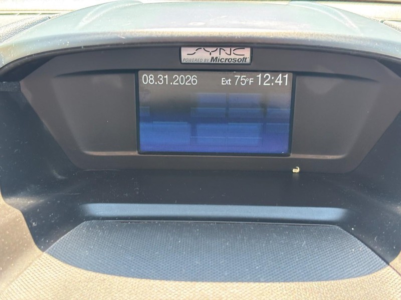 Ford Escape Vehicle Full-screen Gallery Image 22