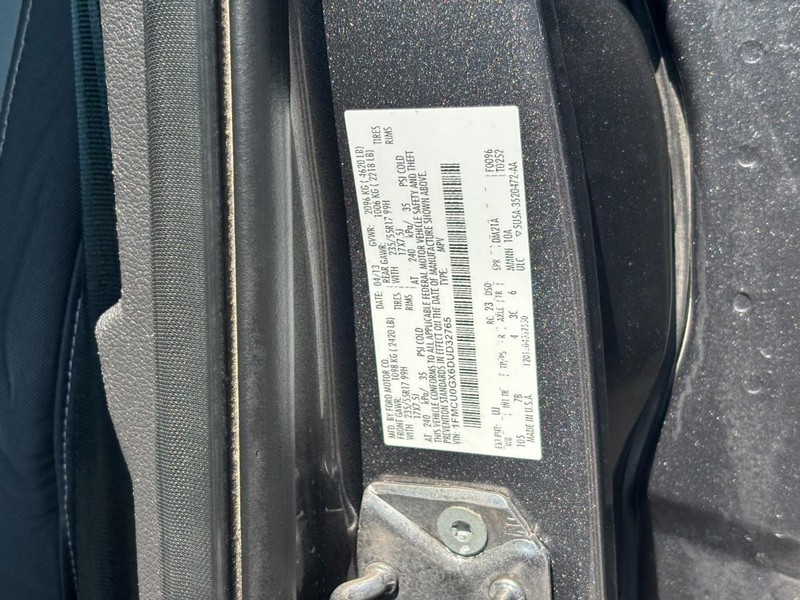 Ford Escape Vehicle Full-screen Gallery Image 25