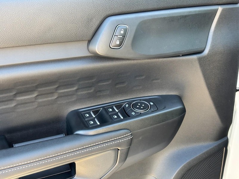 Ford Ranger Vehicle Full-screen Gallery Image 18