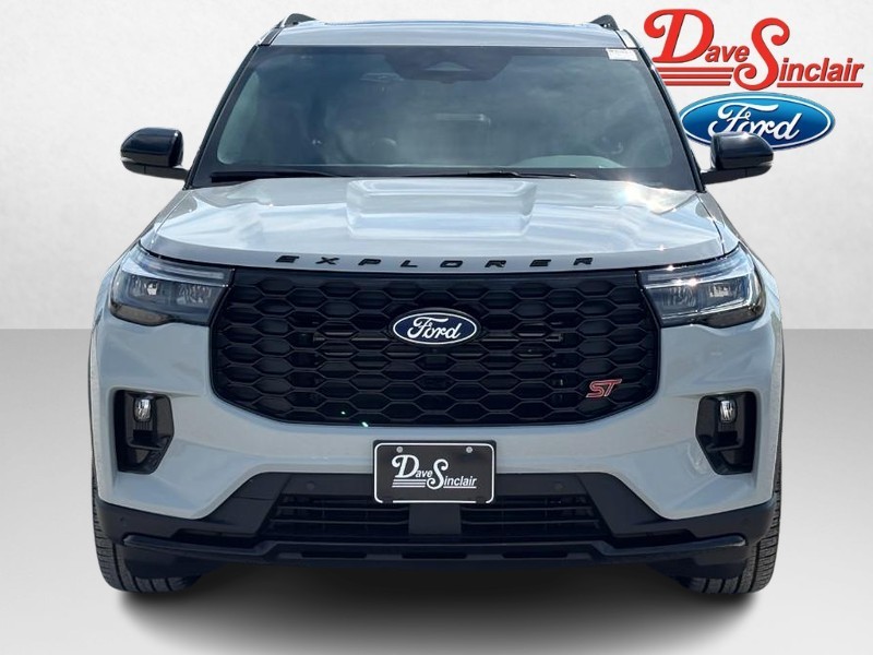 Ford Explorer Vehicle Full-screen Gallery Image 02