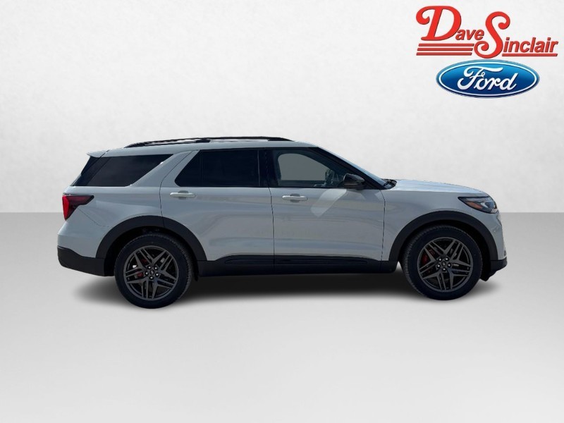 Ford Explorer Vehicle Full-screen Gallery Image 05