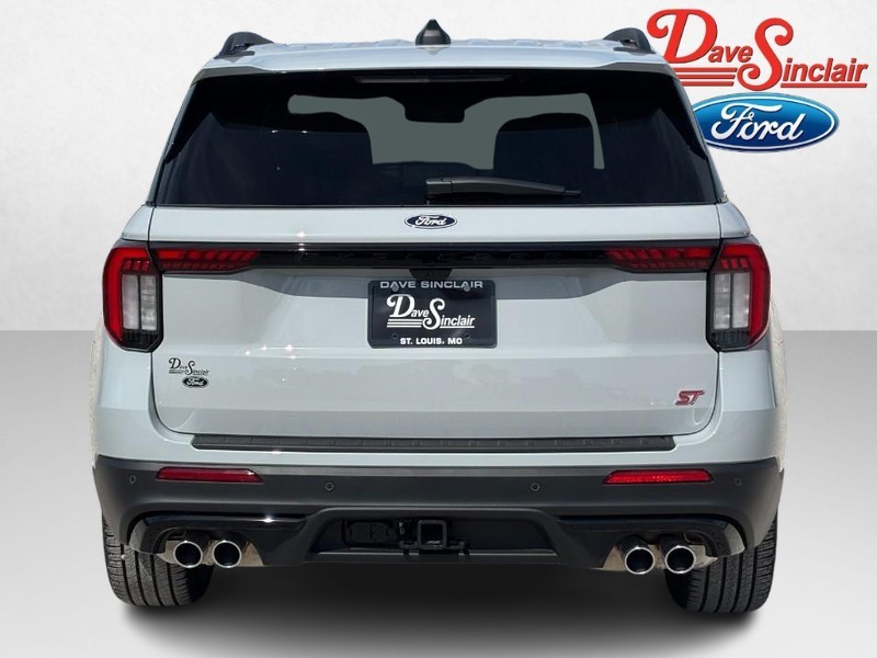 Ford Explorer Vehicle Full-screen Gallery Image 08