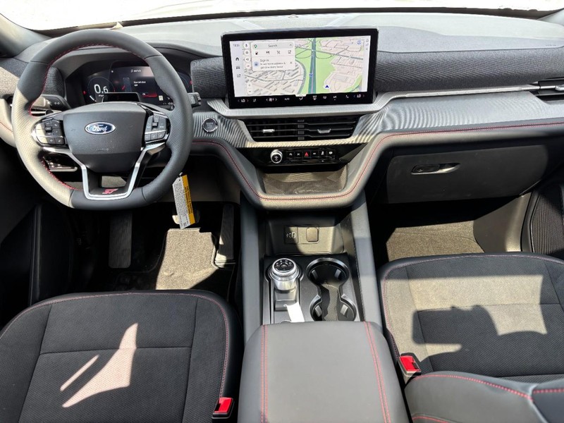 Ford Explorer Vehicle Full-screen Gallery Image 16