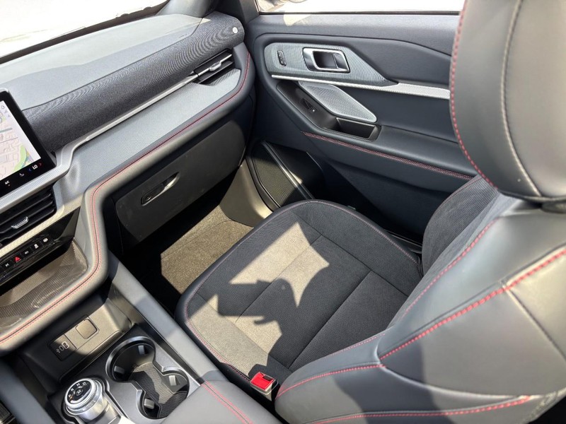 Ford Explorer Vehicle Full-screen Gallery Image 17