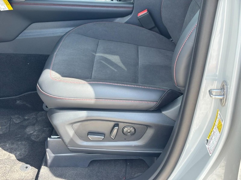 Ford Explorer Vehicle Full-screen Gallery Image 18