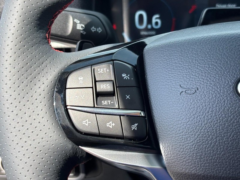 Ford Explorer Vehicle Full-screen Gallery Image 20