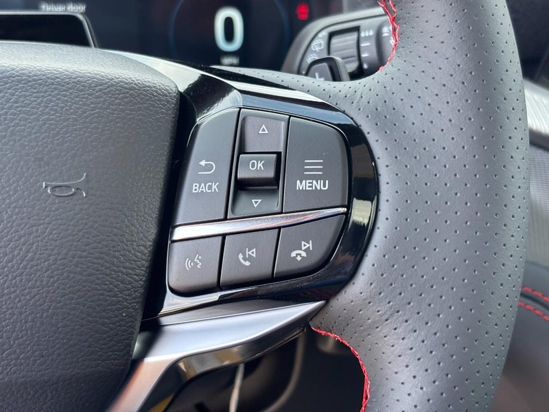Ford Explorer Vehicle Full-screen Gallery Image 21