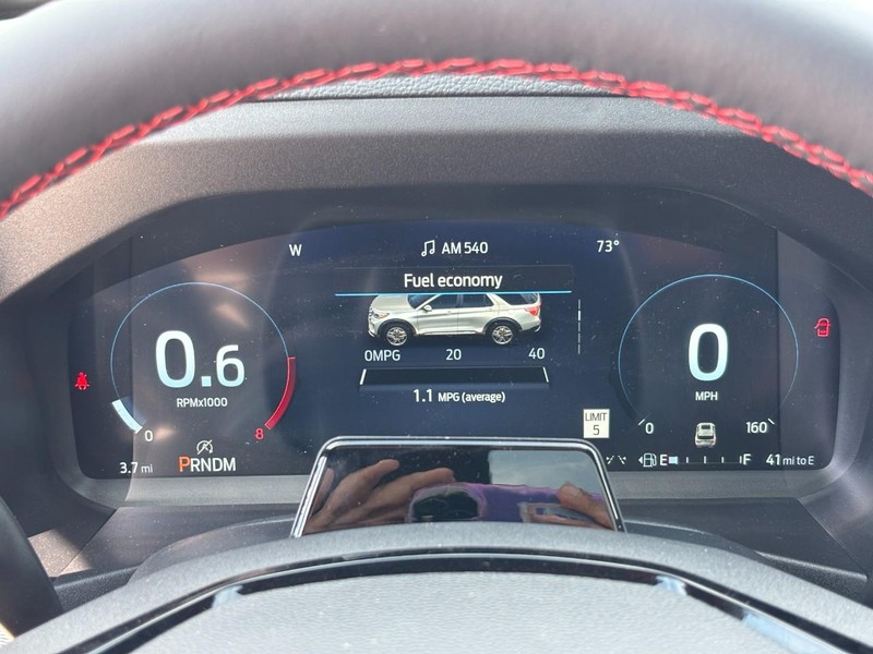 Ford Explorer Vehicle Full-screen Gallery Image 22
