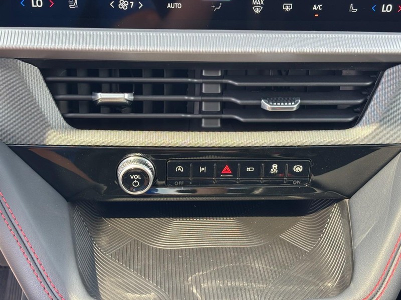Ford Explorer Vehicle Full-screen Gallery Image 25