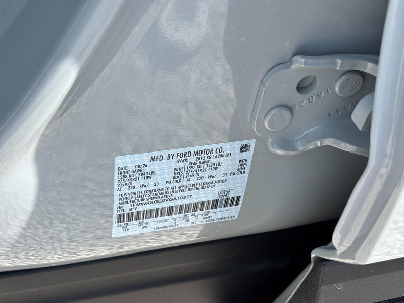 Ford Explorer Vehicle Full-screen Gallery Image 26