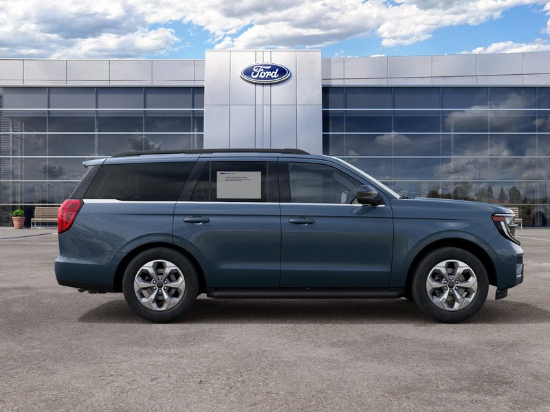 Ford Expedition Vehicle Full-screen Gallery Image 07