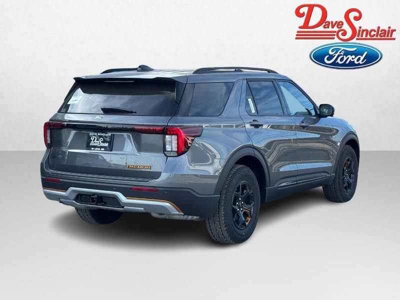 Ford Explorer Vehicle Full-screen Gallery Image 07