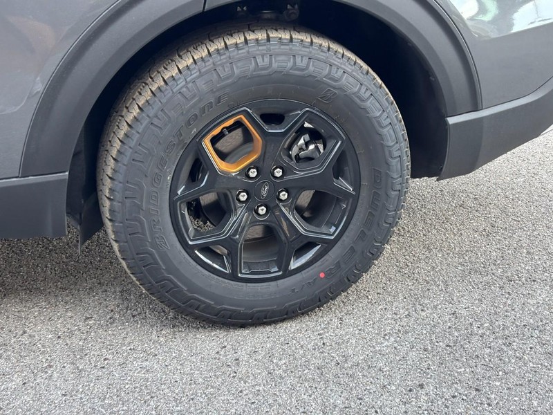 Ford Explorer Vehicle Full-screen Gallery Image 12