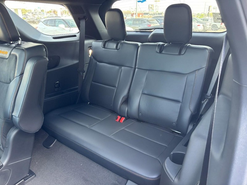 Ford Explorer Vehicle Full-screen Gallery Image 13