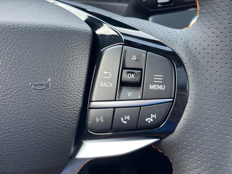 Ford Explorer Vehicle Full-screen Gallery Image 21