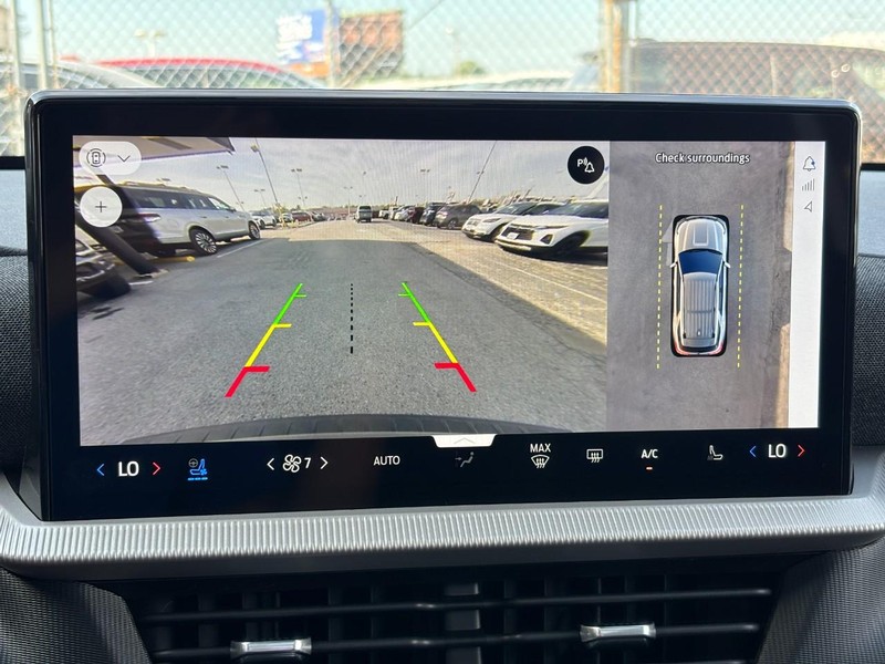 Ford Explorer Vehicle Full-screen Gallery Image 24