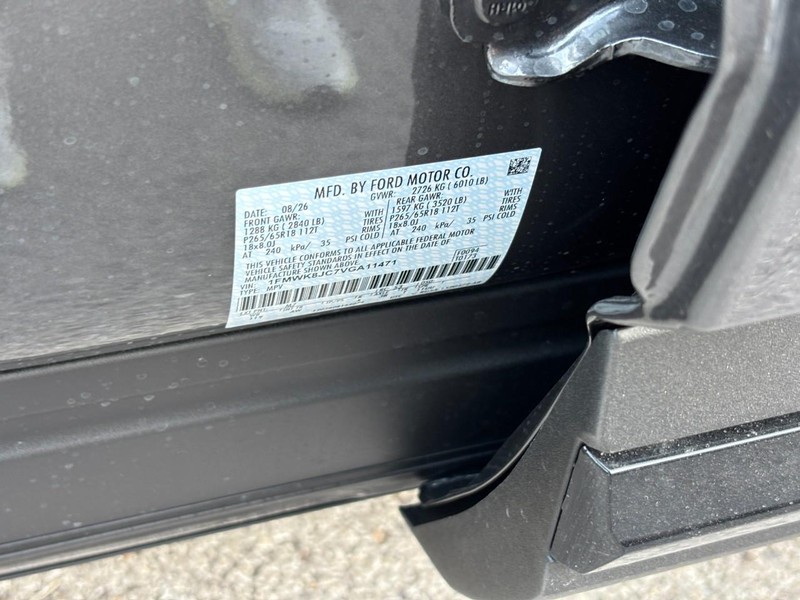 Ford Explorer Vehicle Full-screen Gallery Image 25