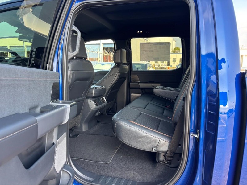 Ford F-150 Vehicle Full-screen Gallery Image 13