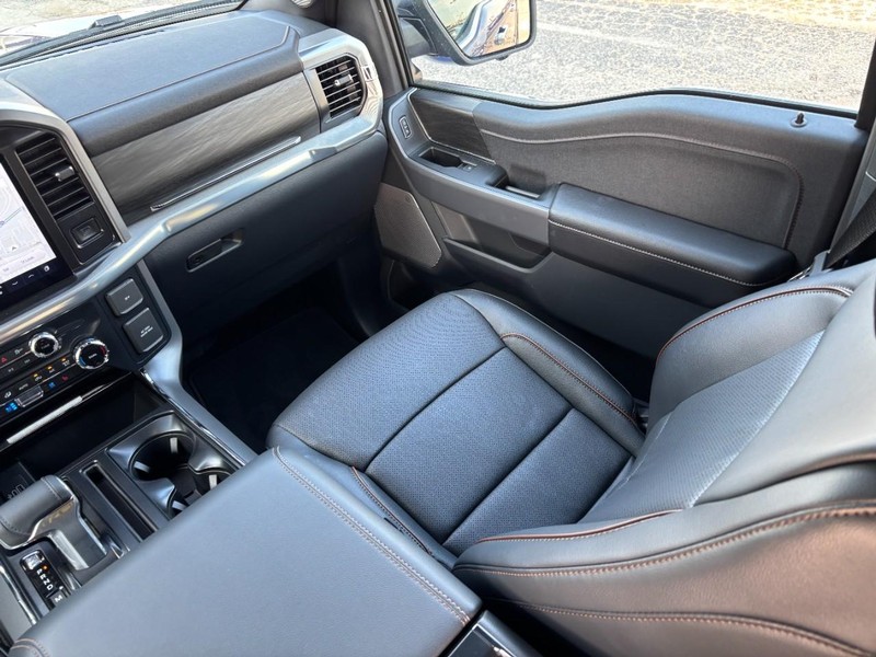 Ford F-150 Vehicle Full-screen Gallery Image 16