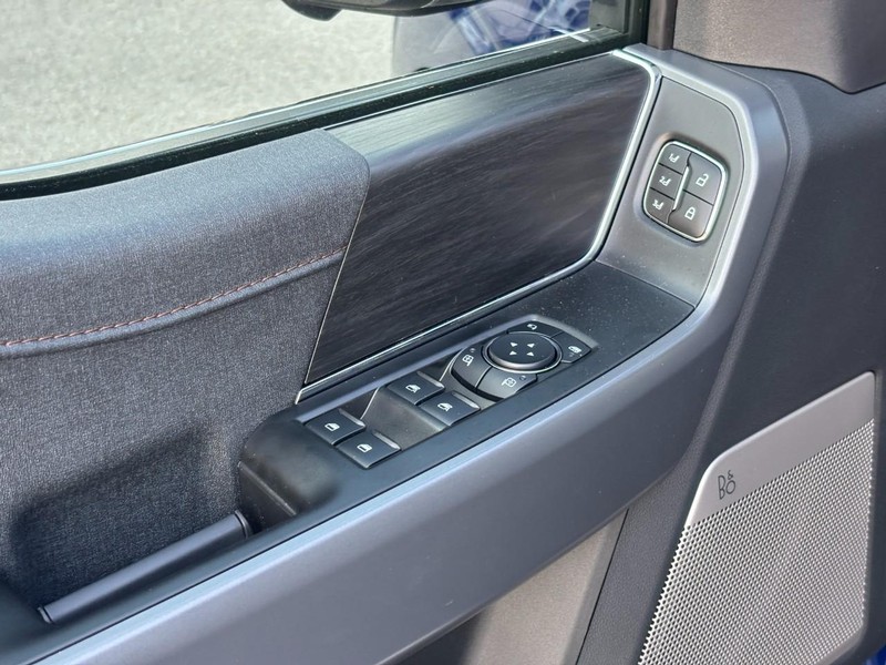Ford F-150 Vehicle Full-screen Gallery Image 18
