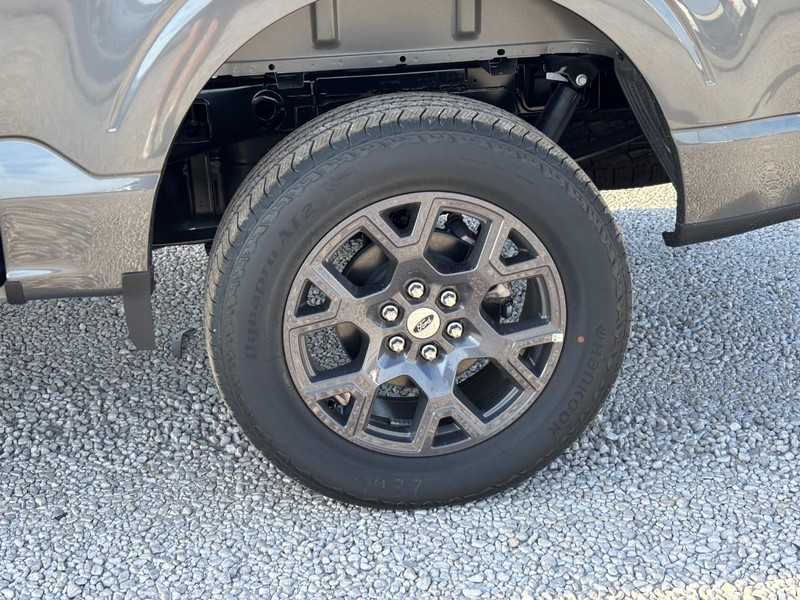 Ford F-150 Vehicle Full-screen Gallery Image 12