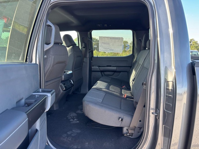 Ford F-150 Vehicle Full-screen Gallery Image 13