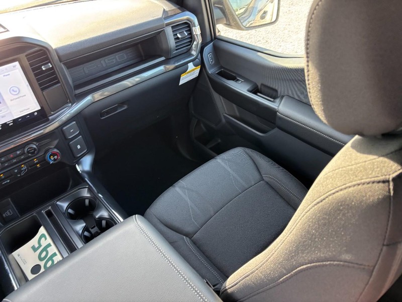 Ford F-150 Vehicle Full-screen Gallery Image 16