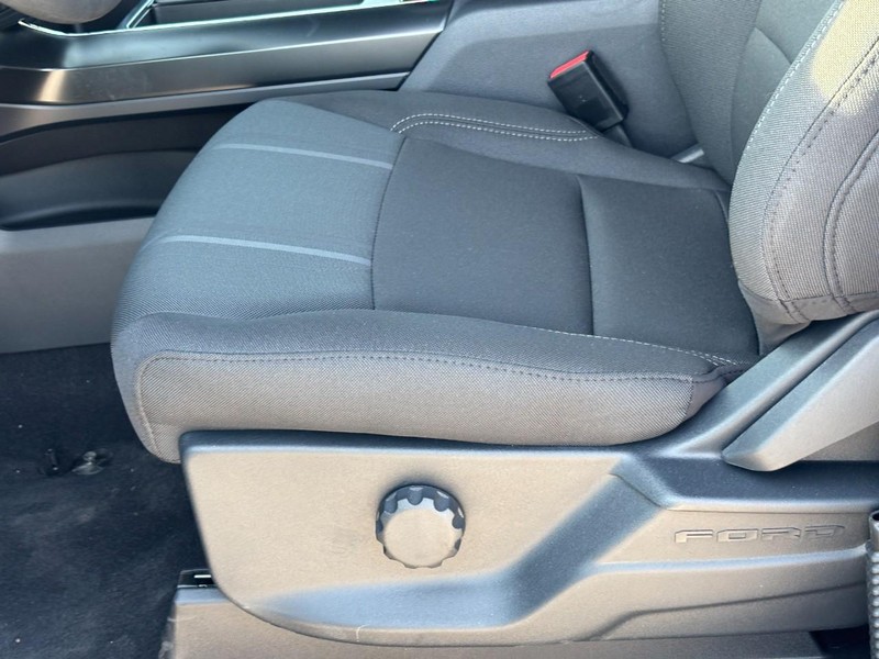 Ford F-150 Vehicle Full-screen Gallery Image 17